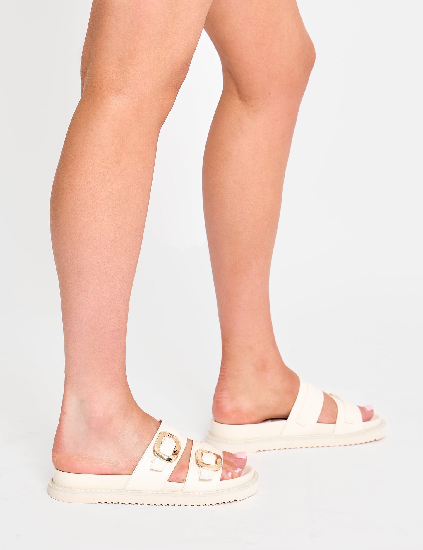 Sandalias deslizantes con doble correa y detalle de hebilla en PU - Lapis Cream