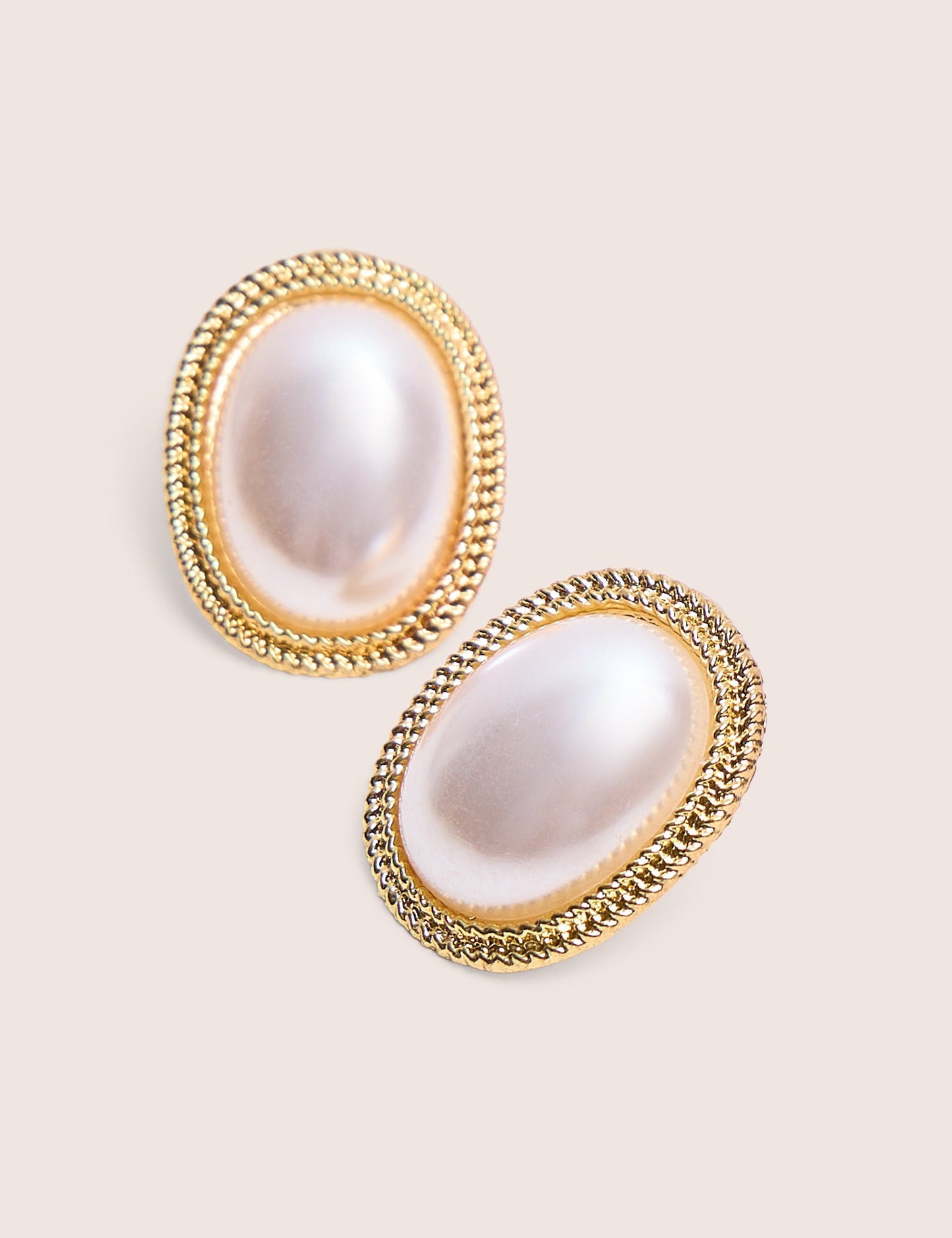 Pendientes de botón estilo vintage con perla y oro