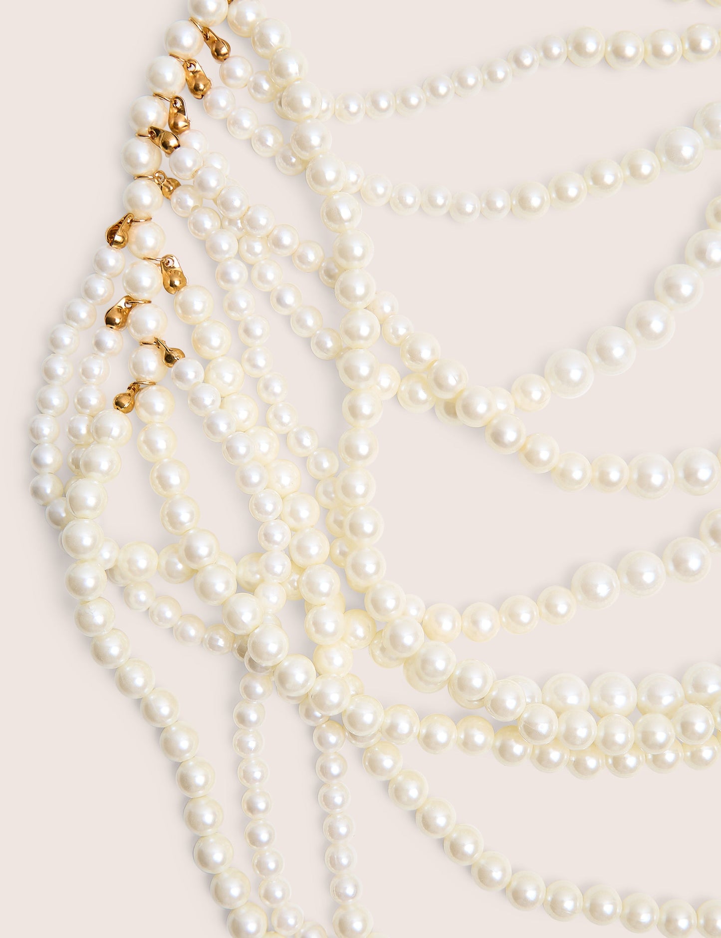 Collar de perlas en capas y cadena para el cuerpo en color blanco