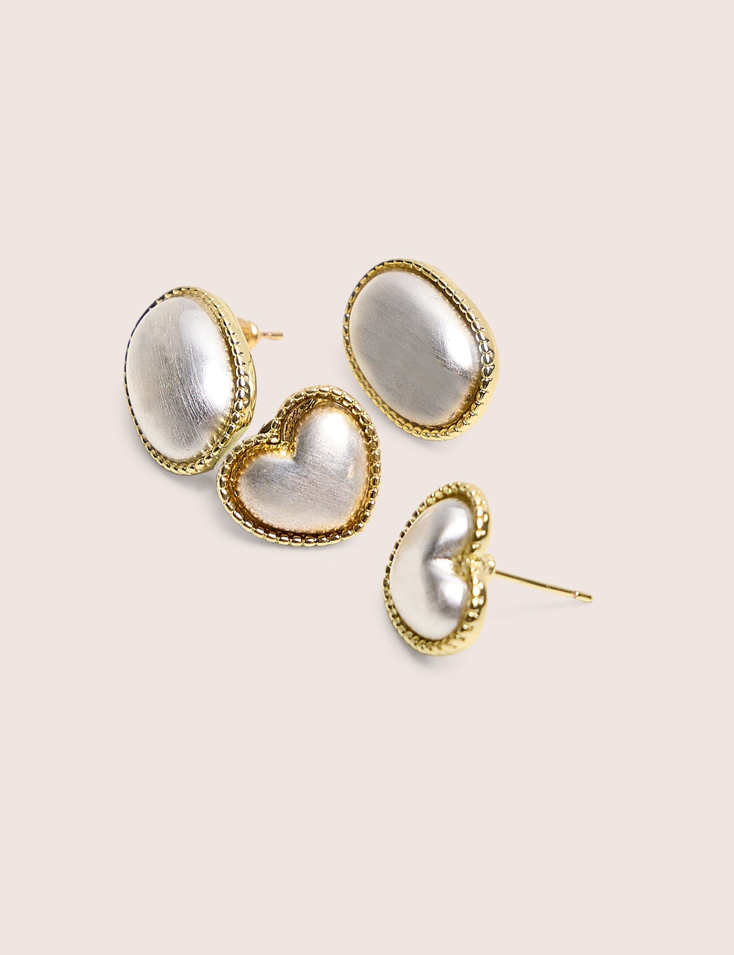 Paquete de dos pendientes ovalados y en forma de corazón, de oro y perla