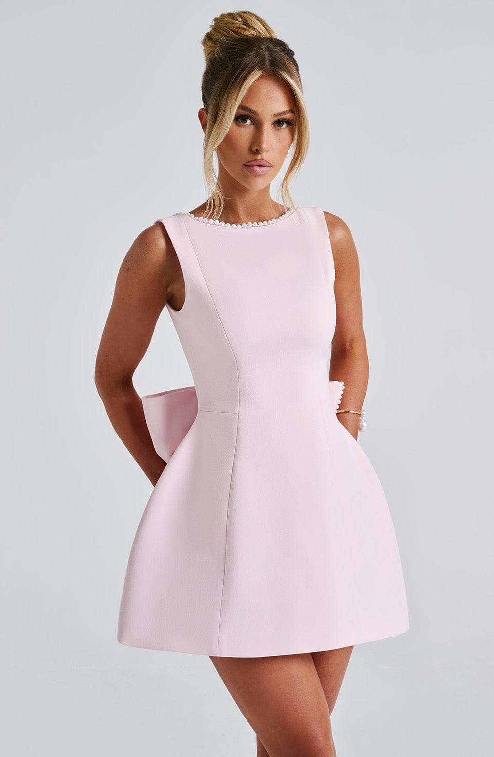 Irune | Vestido mini estructurado para mujer invitada de boda