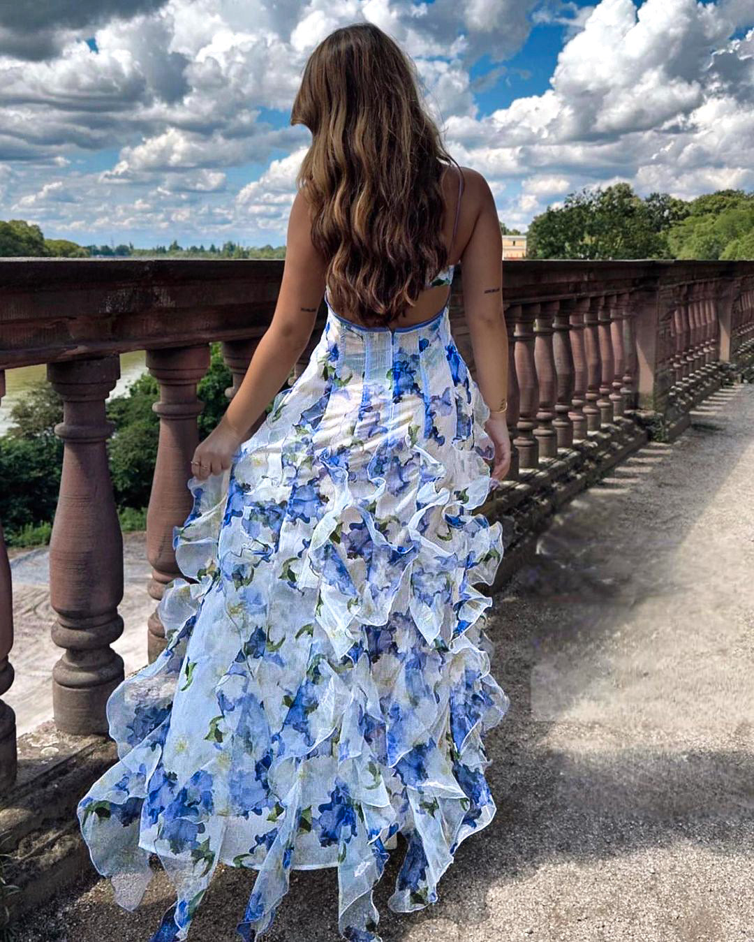 Uri | Vestido Midi Floreado con Volantes