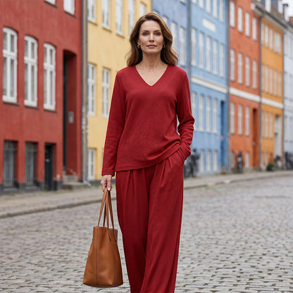 Conjunto mujer fluido con escote en V y pantalón ancho elegante