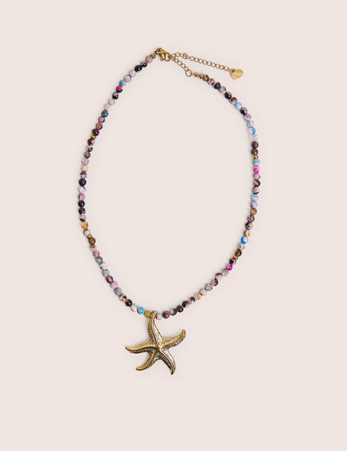 Collar de cuentas multicolores con detalle de estrella de mar