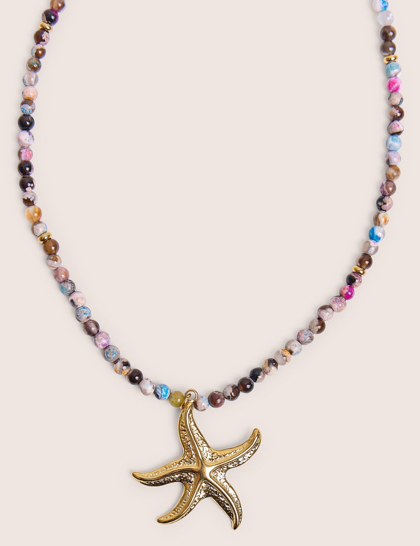 Collar de cuentas multicolores con detalle de estrella de mar