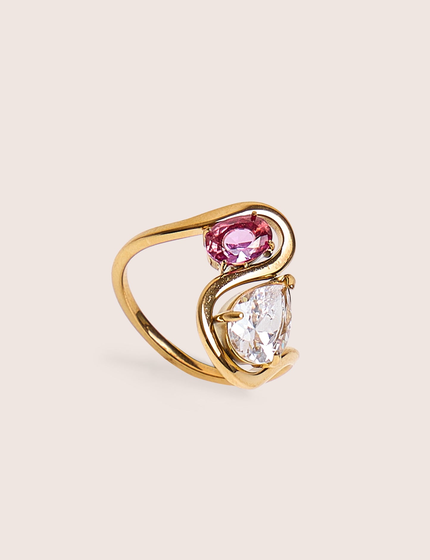 Anillo de oro con dos gemas