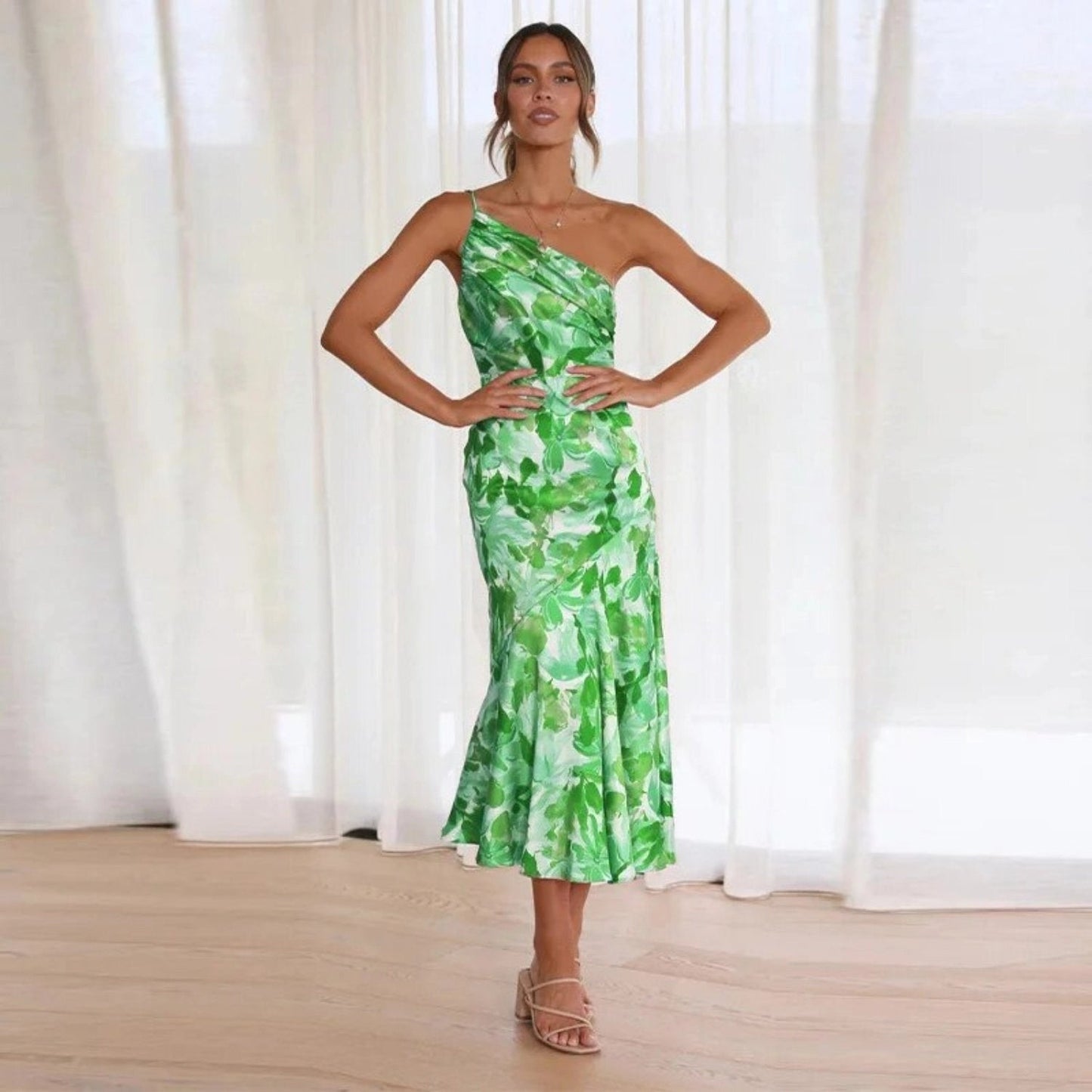 Carla | Vestido maxi de verano de mujer con corte asimétrico y estampado floral