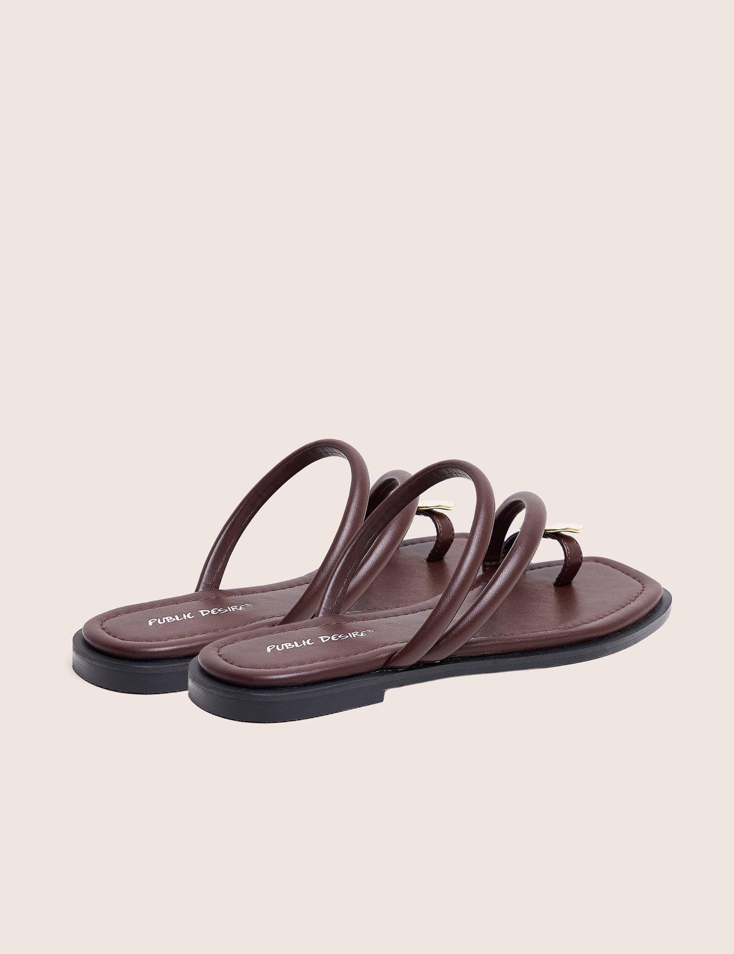 Farron Sandalias Planas en Marrón Chocolate con Detalle de Resina