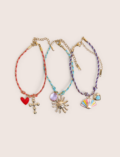 Pack de tres pulseras tejidas multicolores con dijes