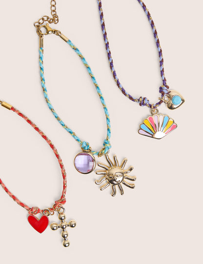 Pack de tres pulseras tejidas multicolores con dijes