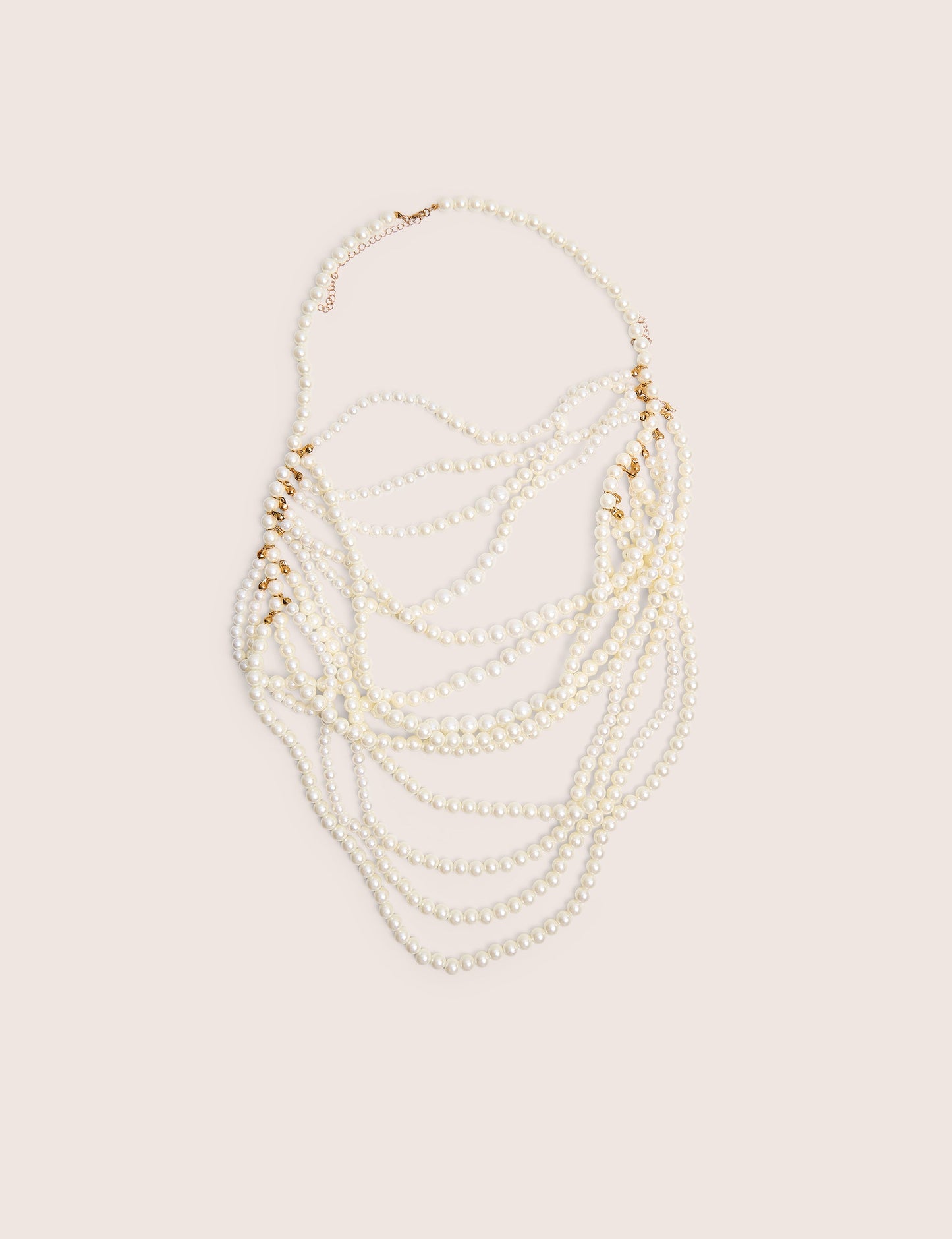 Collar de perlas en capas y cadena para el cuerpo en color blanco