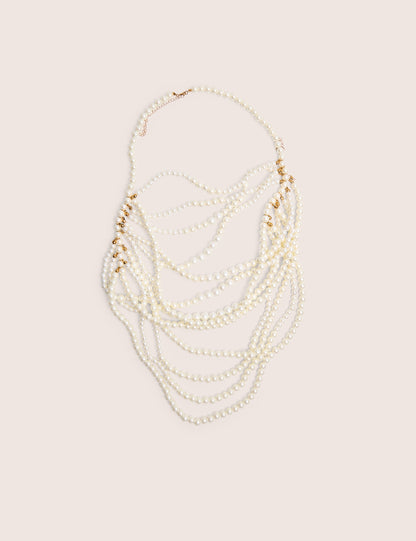 Collar de perlas en capas y cadena para el cuerpo en color blanco