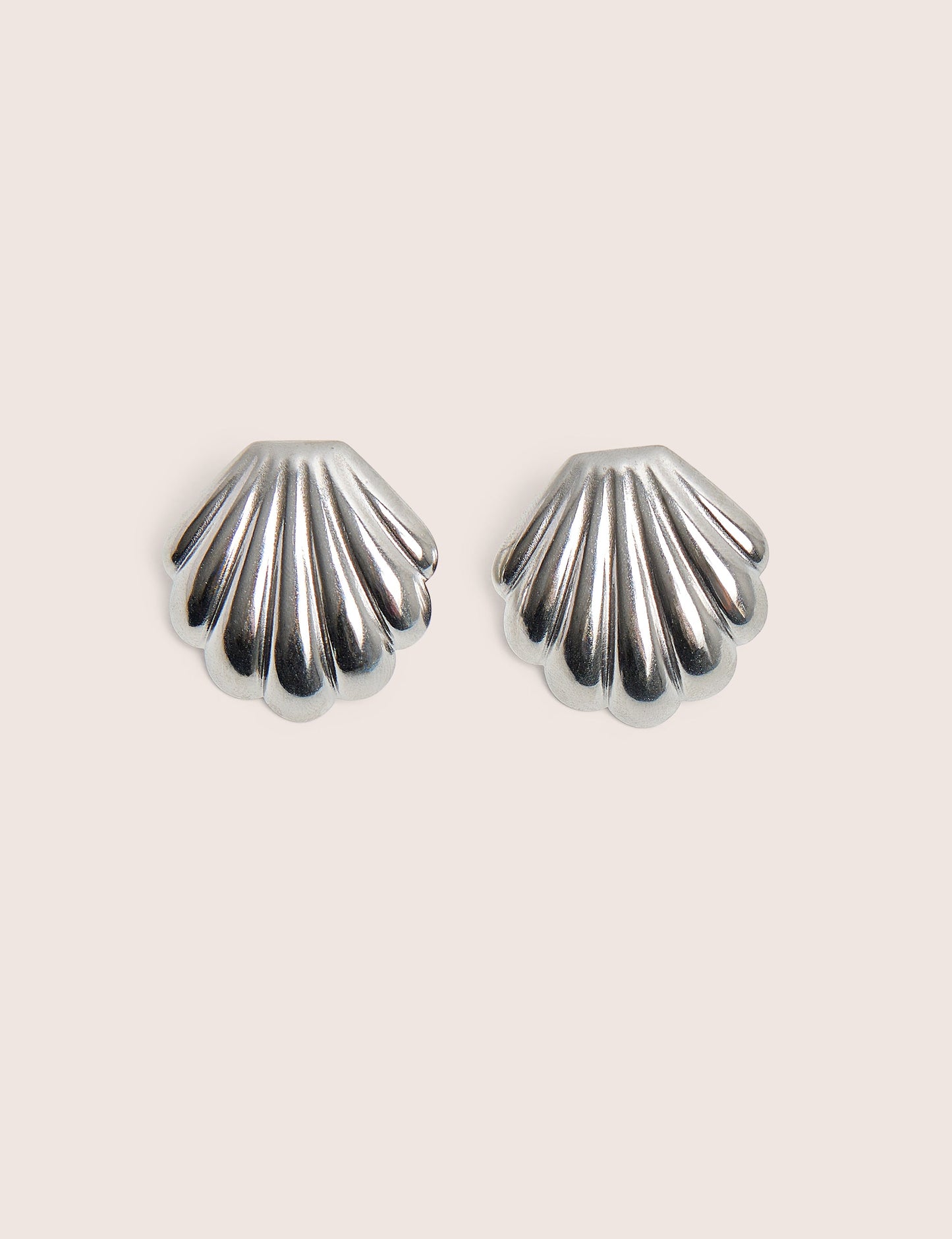 Pendientes de plata con detalle de concha