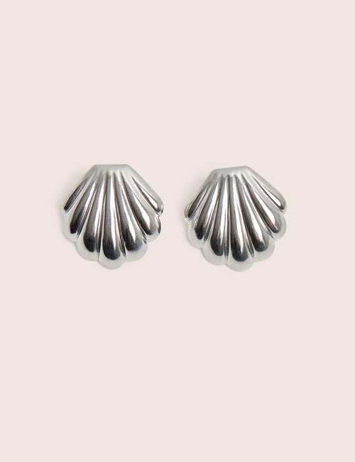 Pendientes de plata con detalle de concha