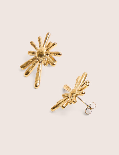 Aretes chapados en oro con forma de estrella abstracta