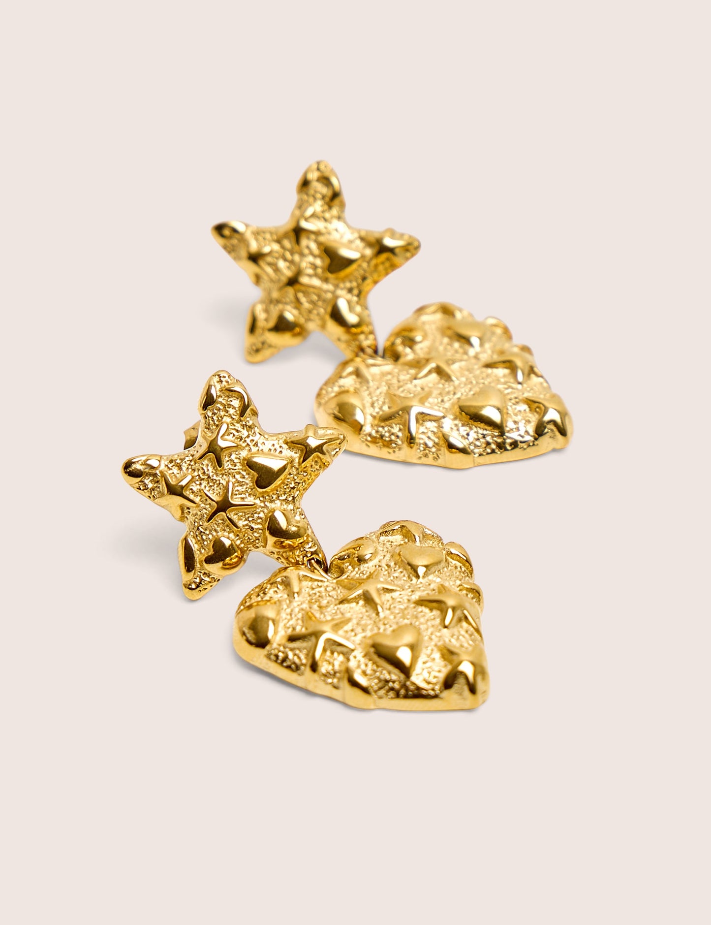 Pendientes chapados en oro con forma de corazón y estrella