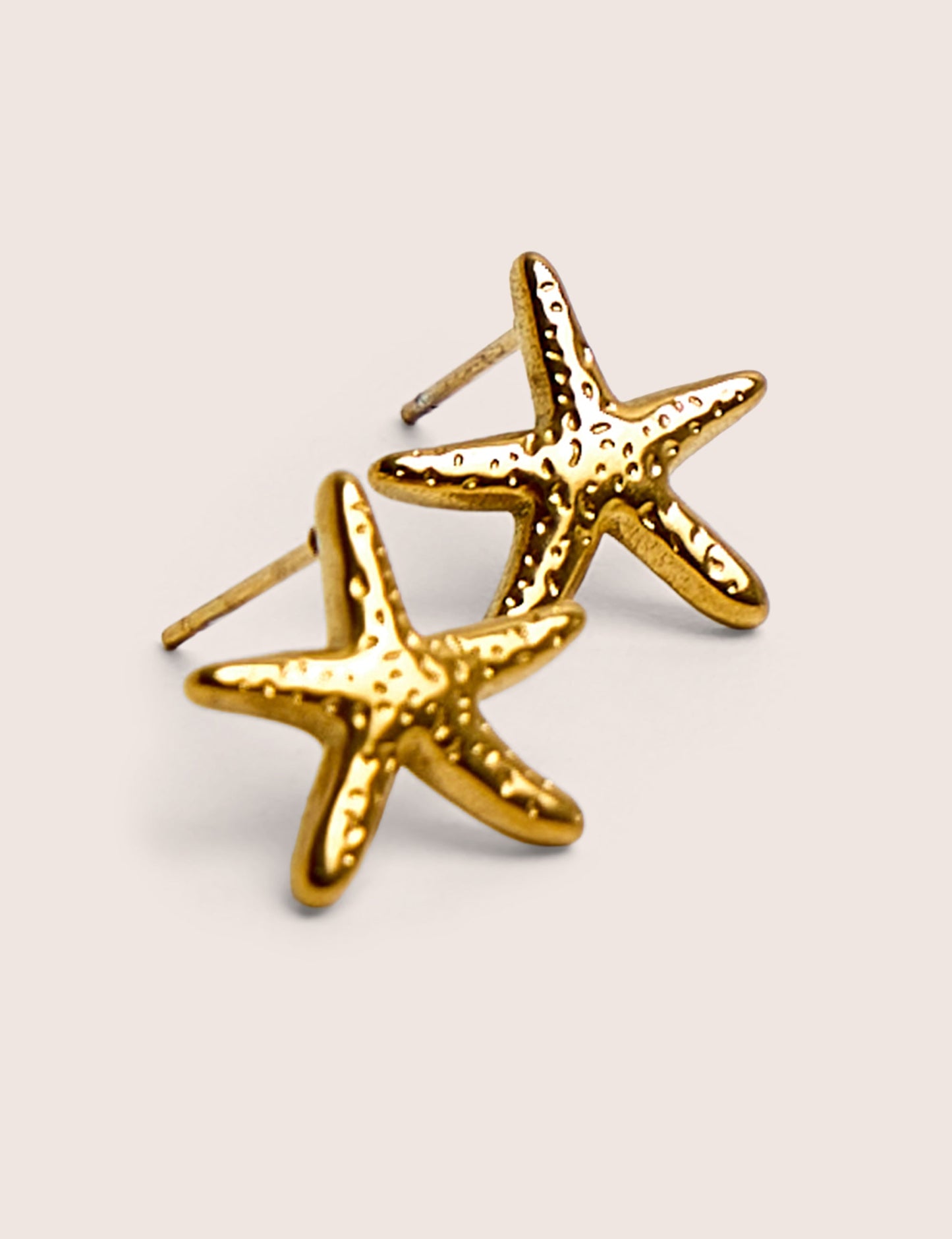 Aretes de estrella de mar mini chapados en oro