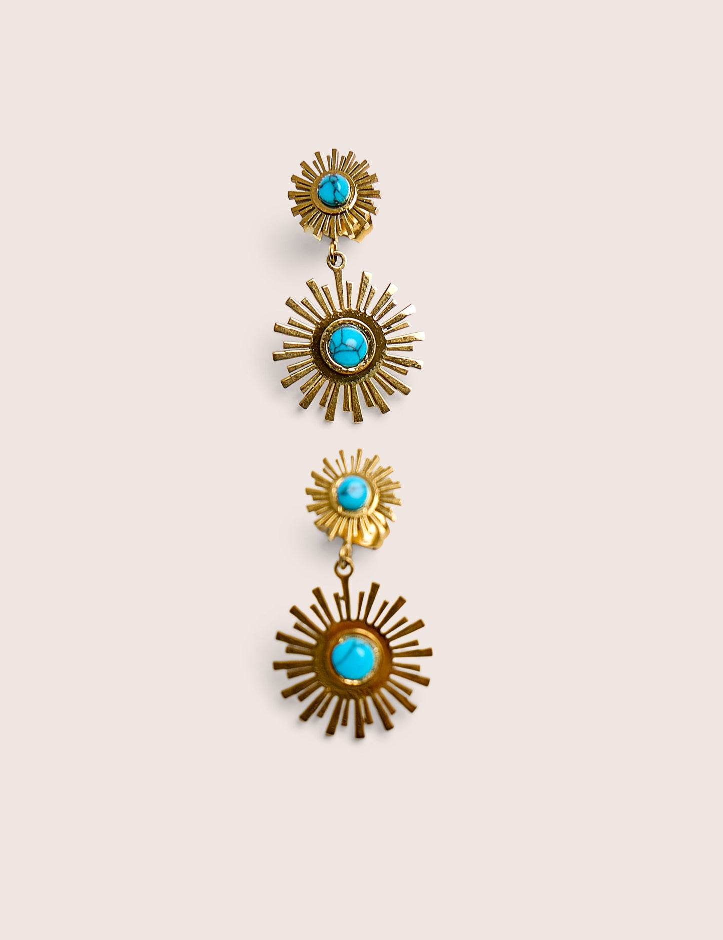 Pendientes de resina en forma de estrella bañados en oro