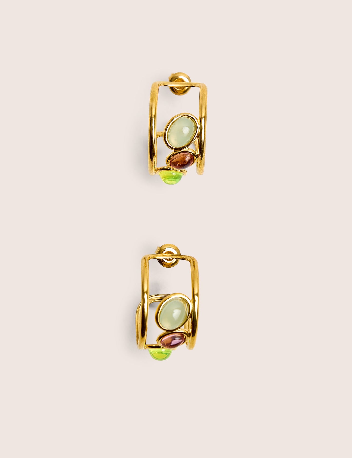 Pendientes de aro bañados en oro con piedras de resina