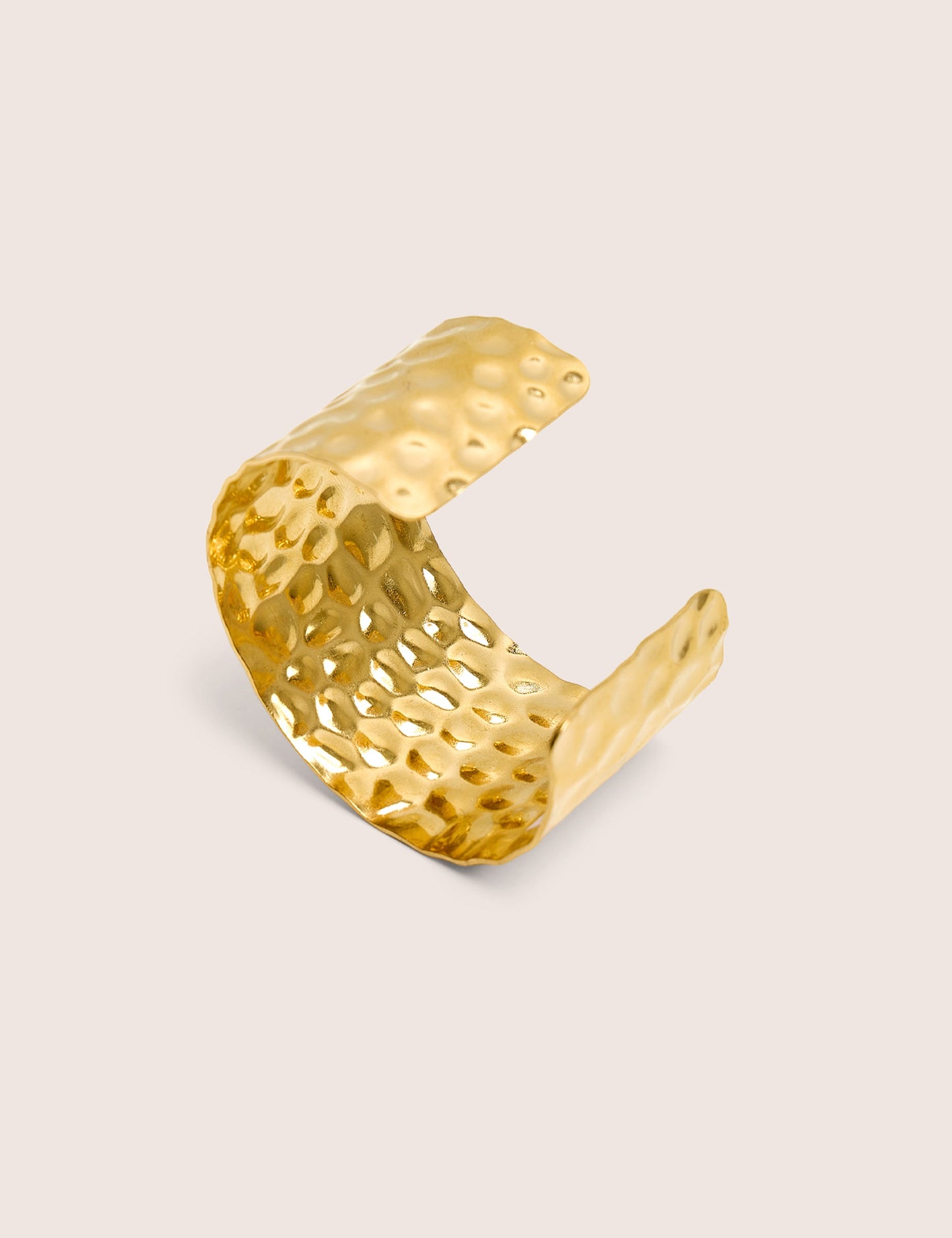 Brazalete rígido chapado en oro texturizado