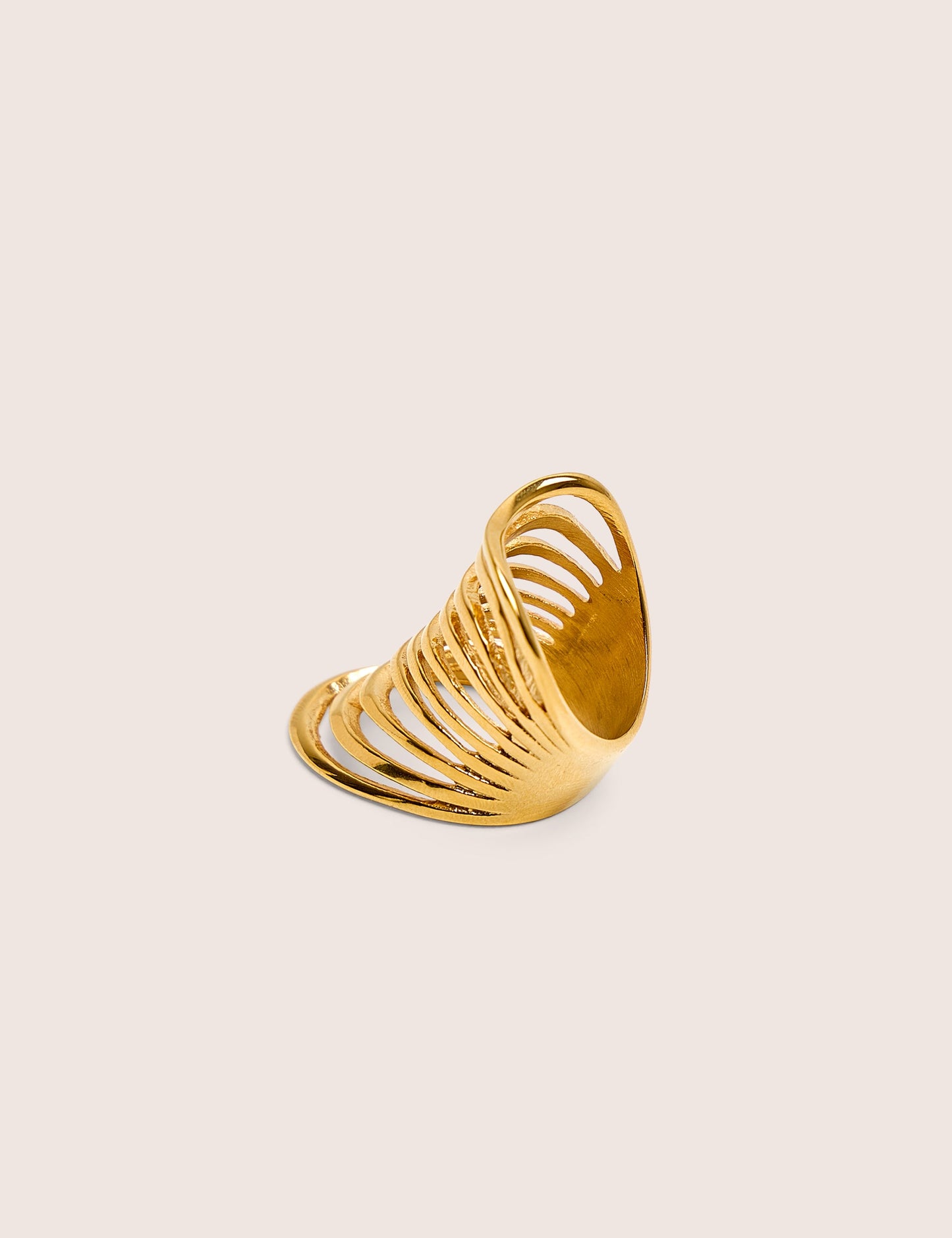 Anillo de oro apilado