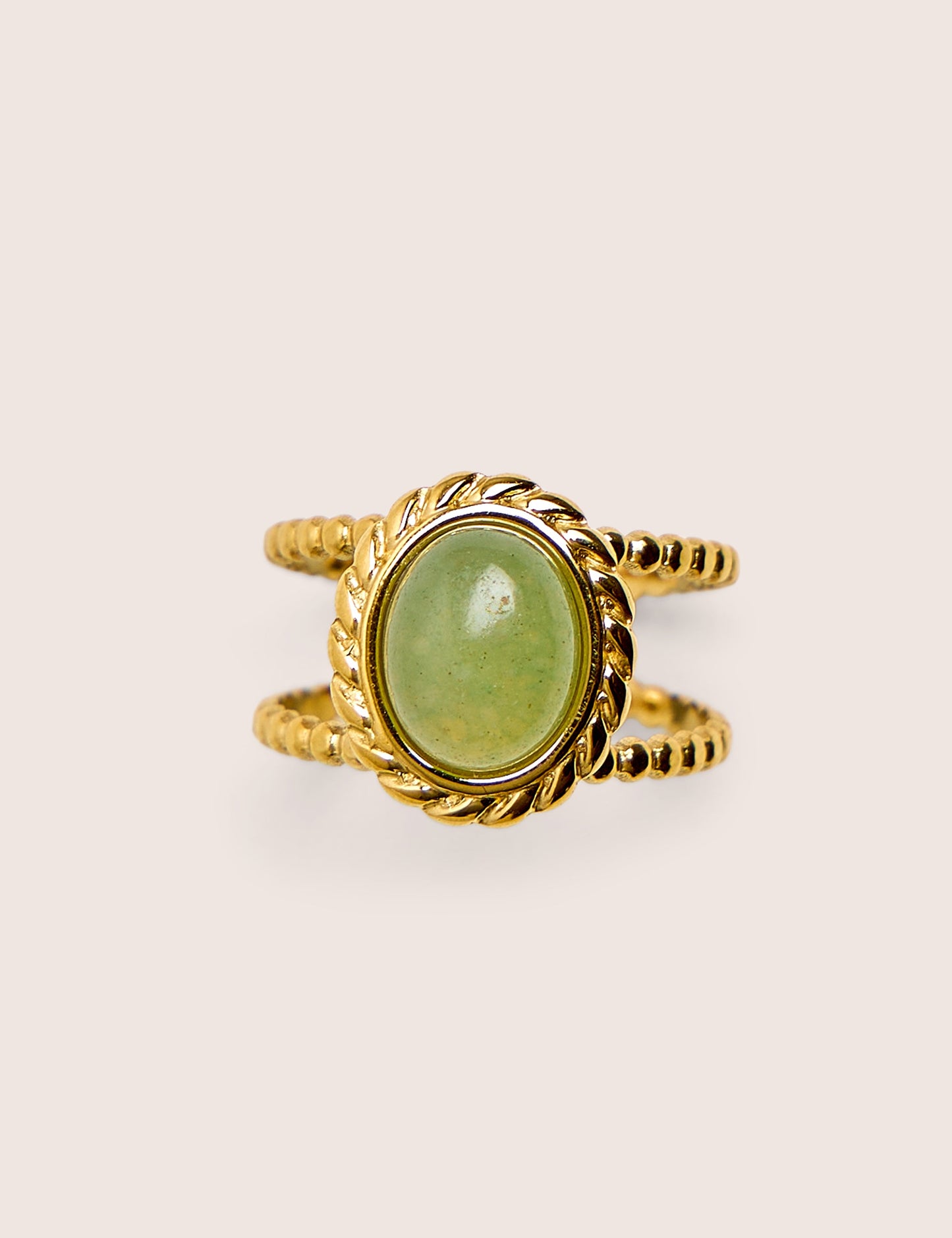 Anillo de resina ajustable con detalle torcido en oro
