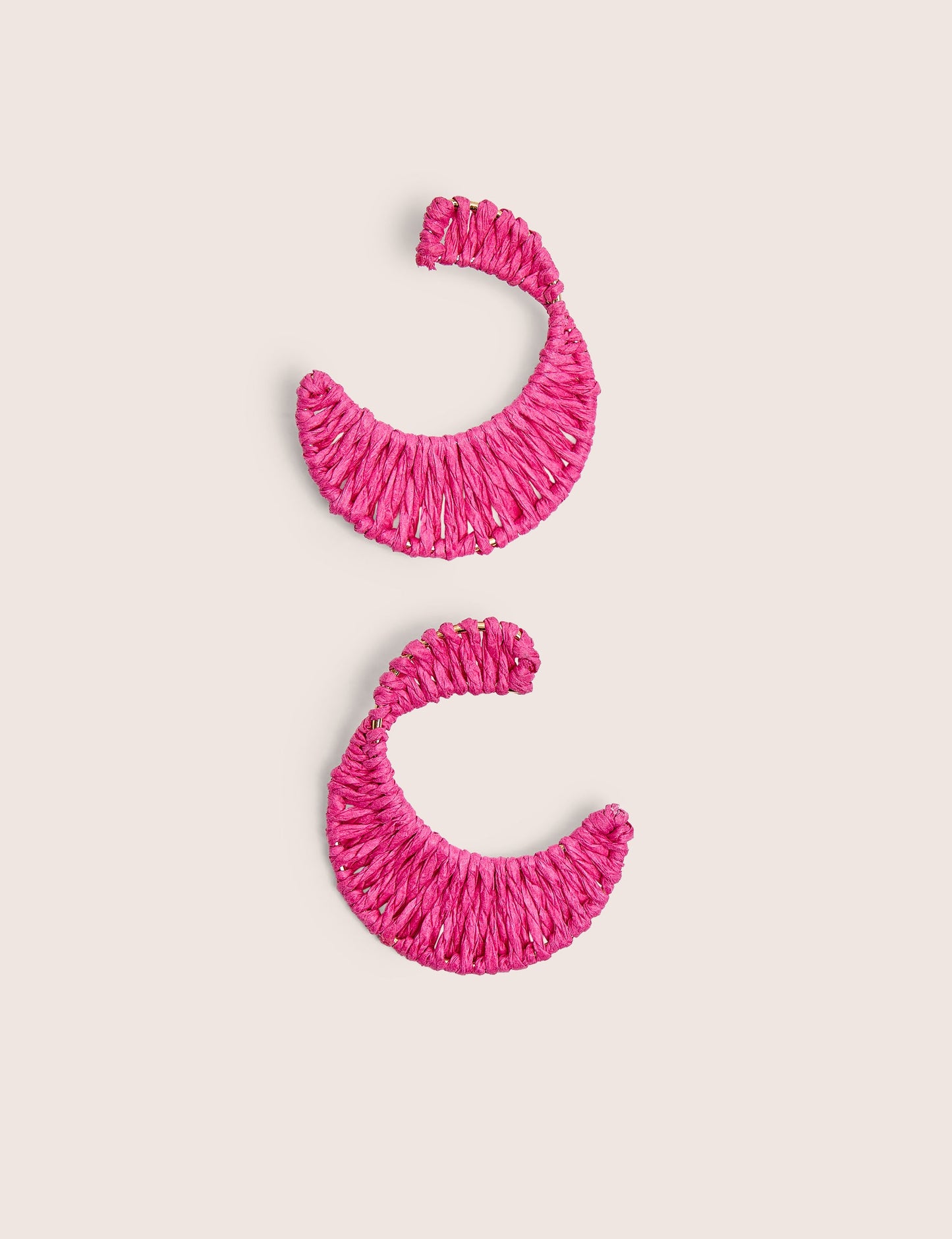 Aros rosados trenzados