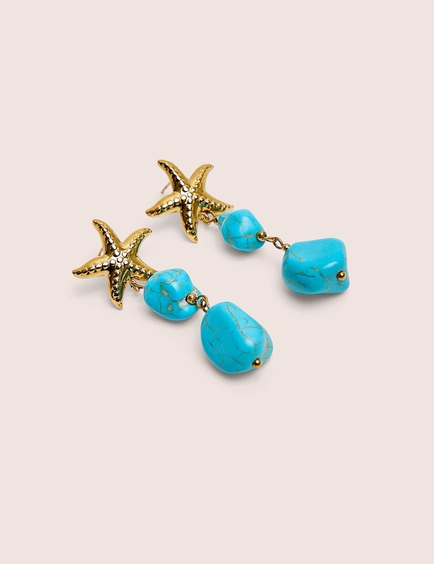 Estrella de mar con detalle y gota de piedra azul en dorado