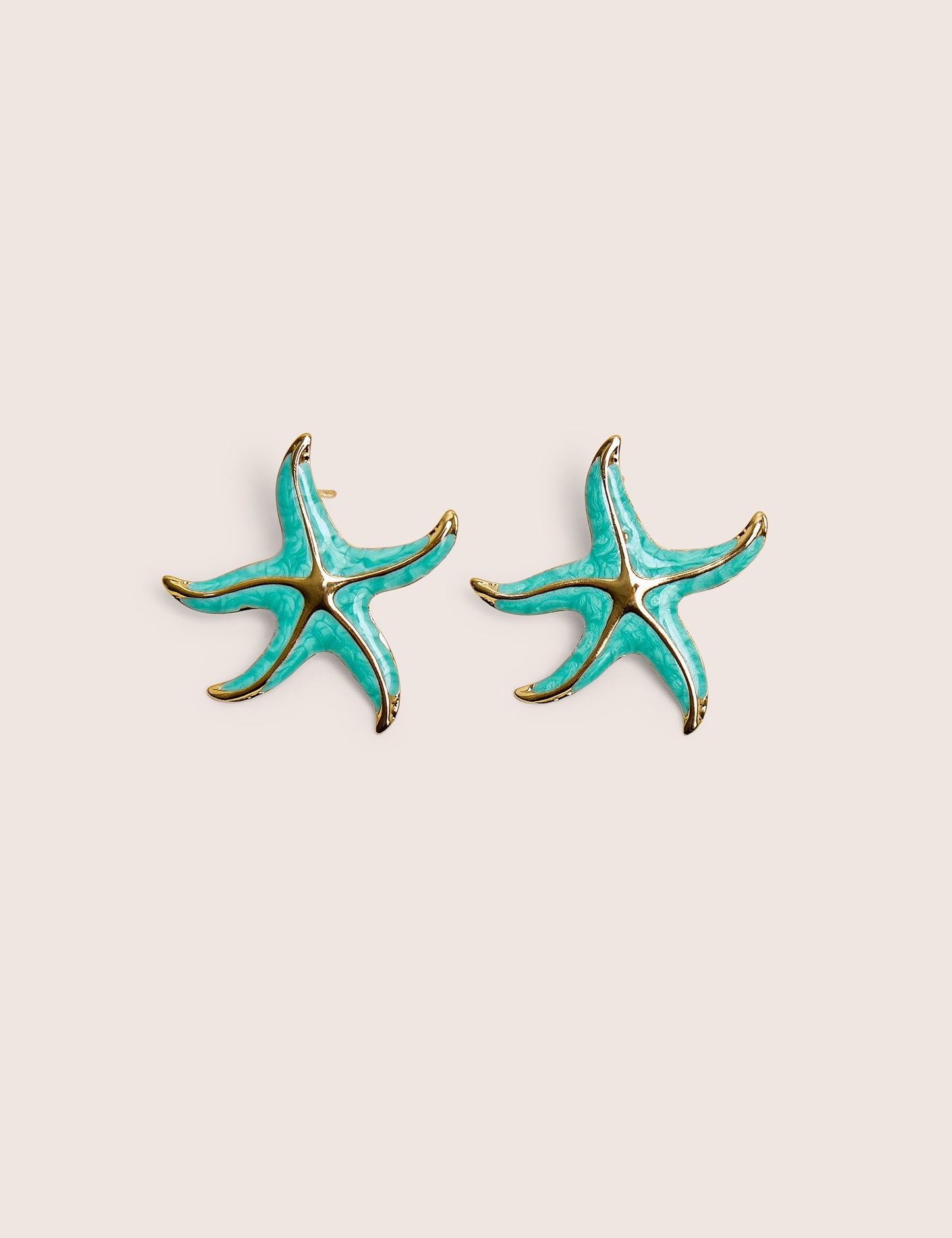 Arete de estrella de mar azul con detalle dorado
