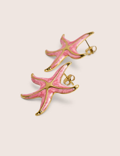 Arete de estrella de mar rosa con detalle dorado