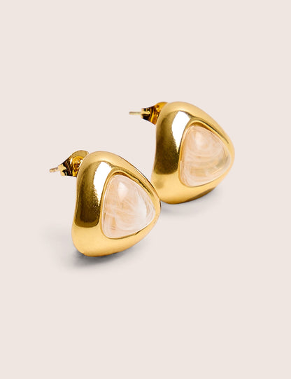Pendientes triangulares bañados en oro