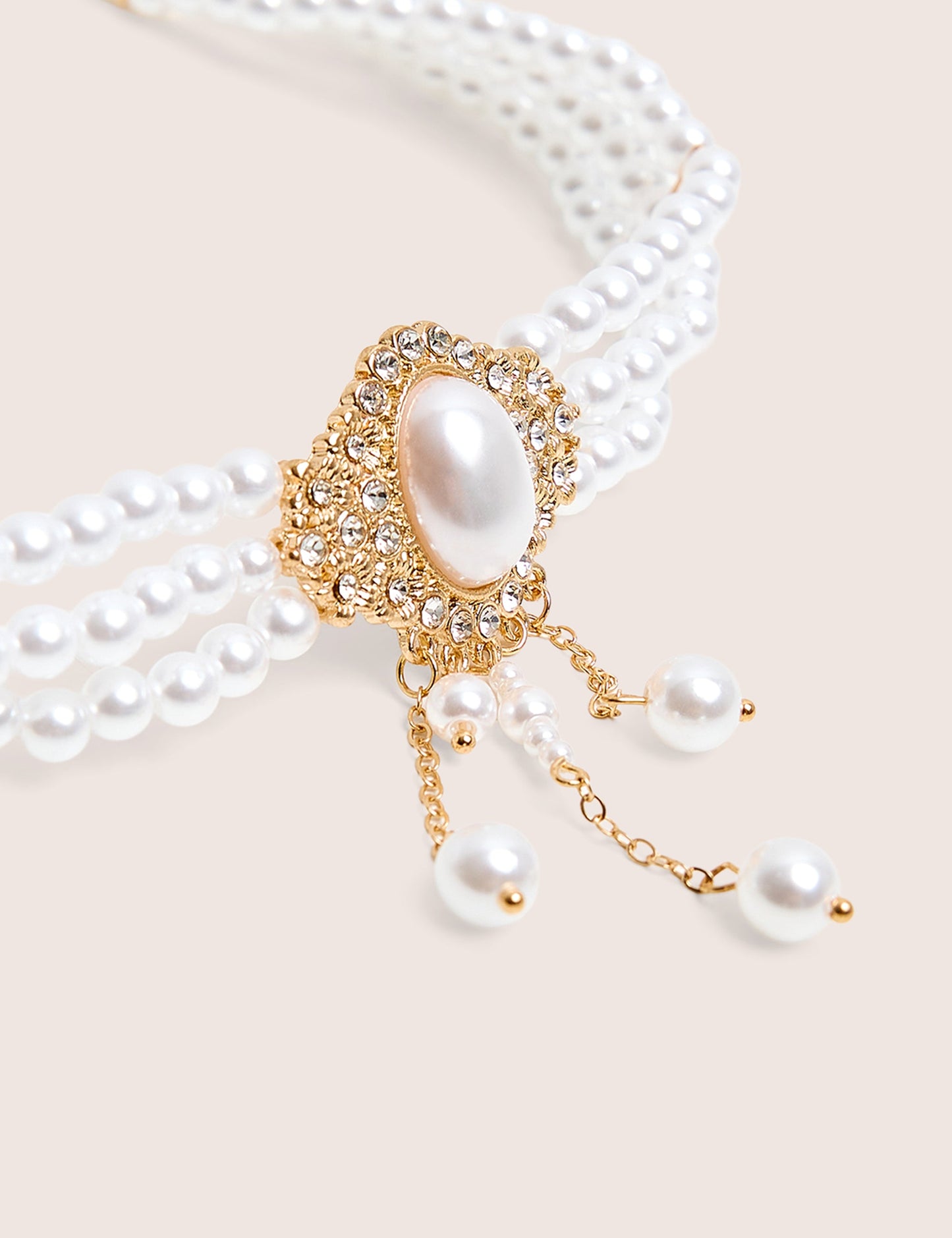 Choker de perlas con detalle de diamantes