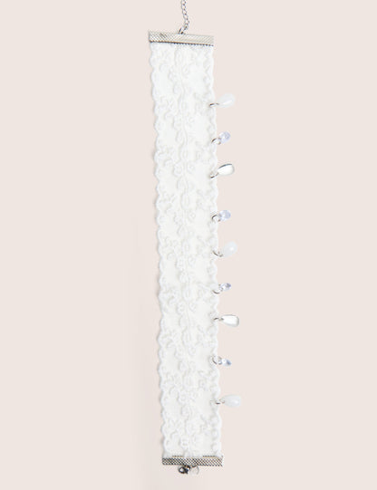 Choker de encaje con detalle adornado
