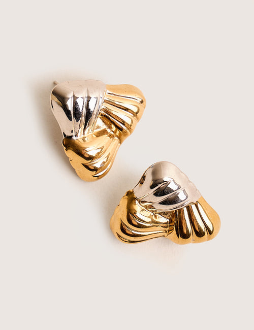Aretes triangulares de metales mixtos en plata y oro