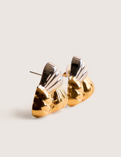 Aretes triangulares de metales mixtos en plata y oro