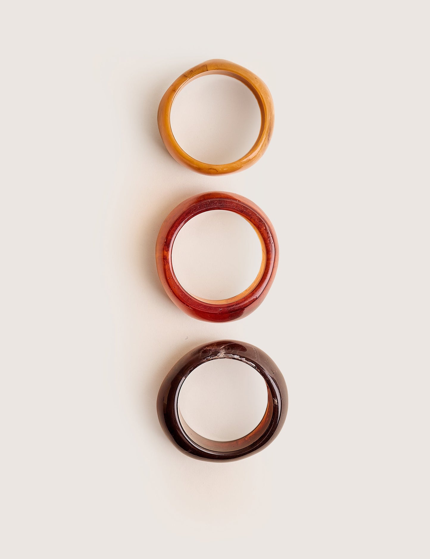 Conjunto de 3 brazaletes de resina gruesa multicolor