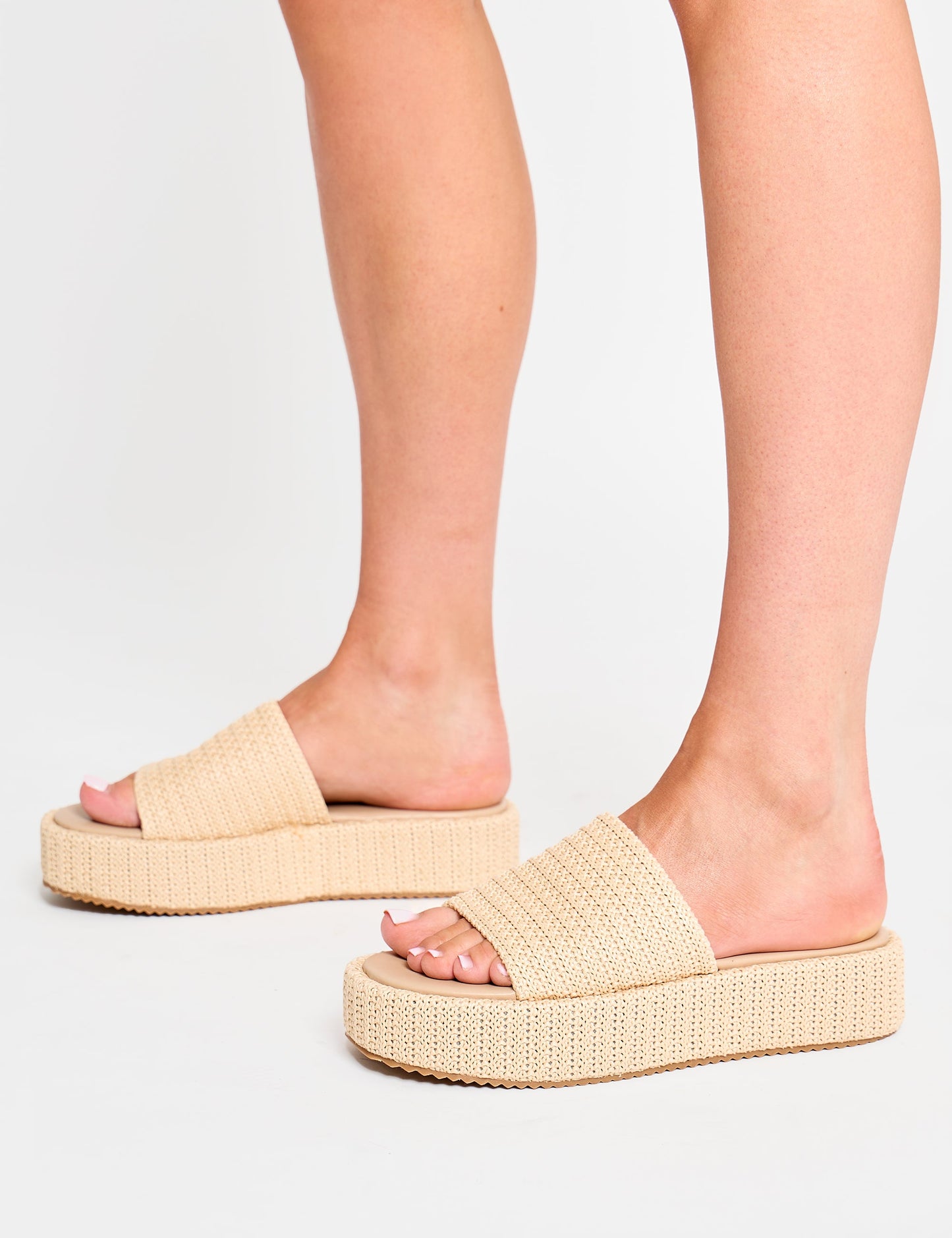 Sandalias de plataforma trenzadas en color sangría natural
