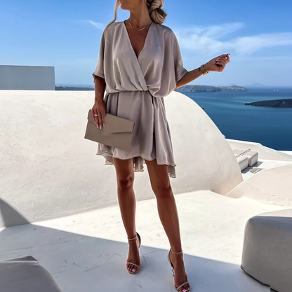 Jana | Vestido corto elegante de mujer con diseño envolvente y caída fluida