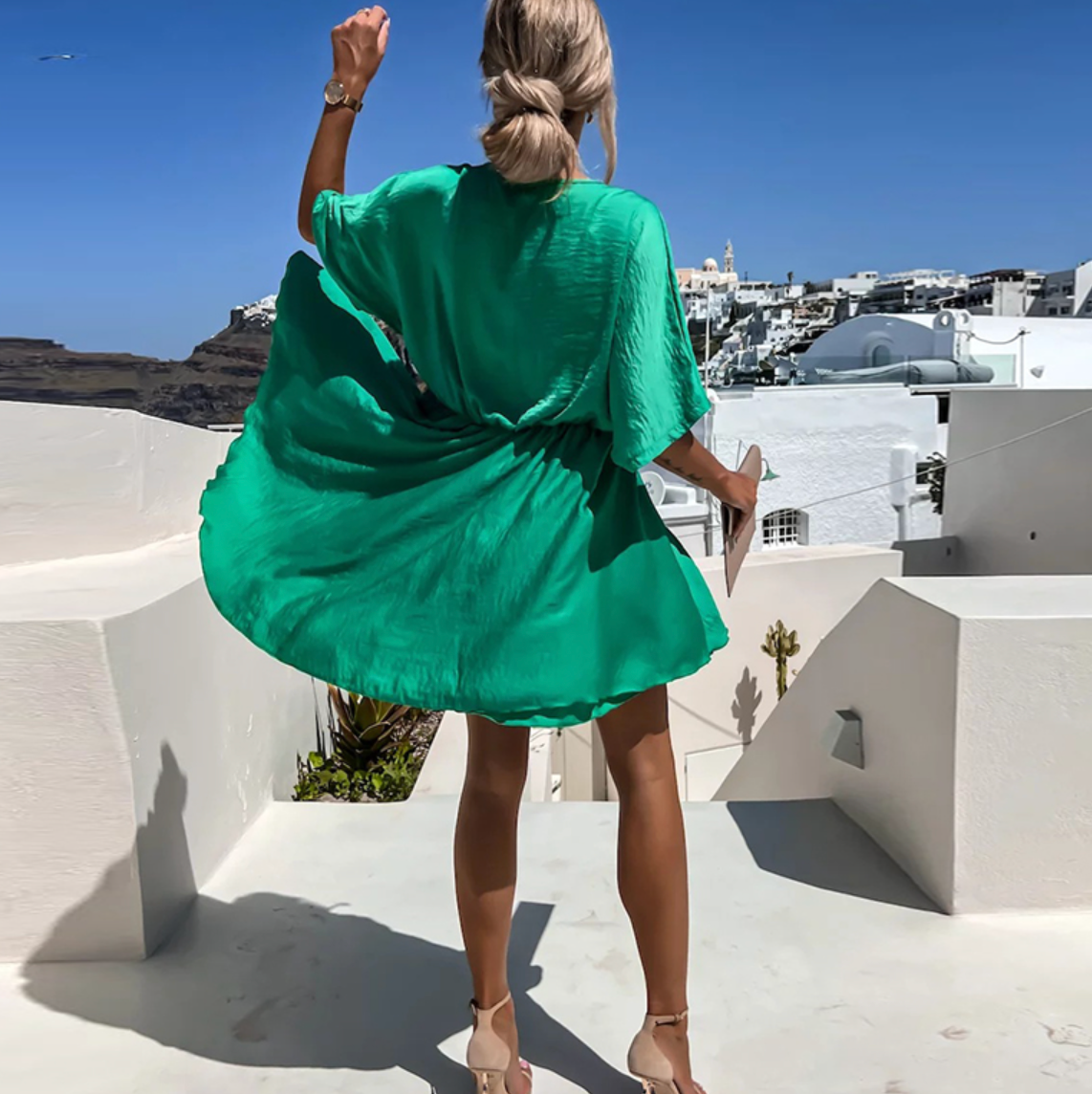 Jana | Vestido corto elegante de mujer con diseño envolvente y caída fluida