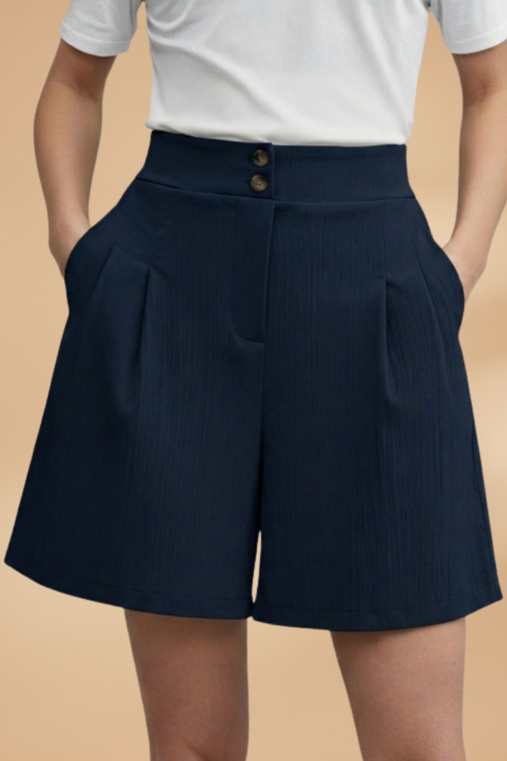 Stephanie | Pantalón corto casual con fila de botones y trabillas para cinturón