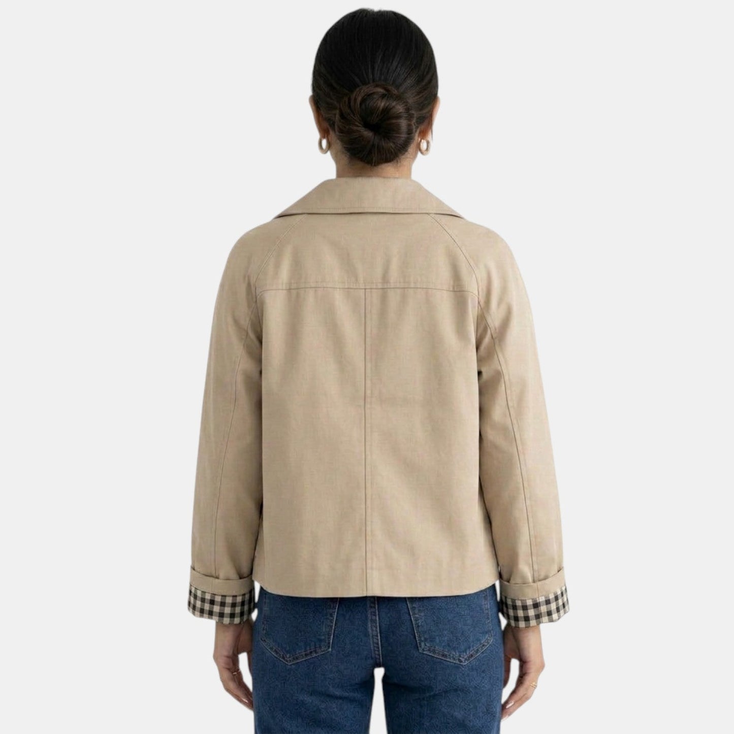 Chaqueta beige elegante para mujer