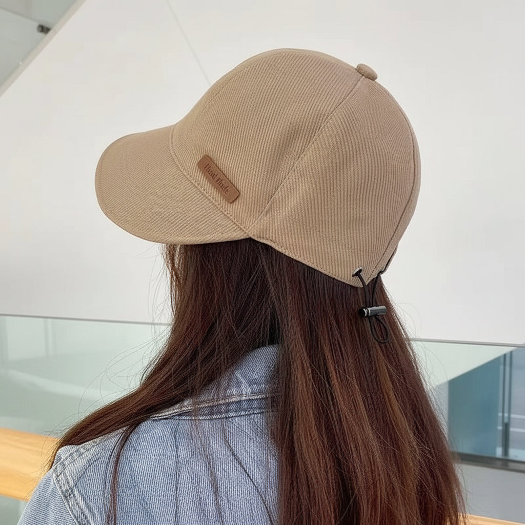 Gorra para mujer con ajuste posterior y visera curva