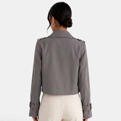 Gabardina corta elegante para mujer