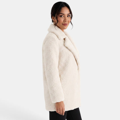 Abrigo blanco de peluche para mujer