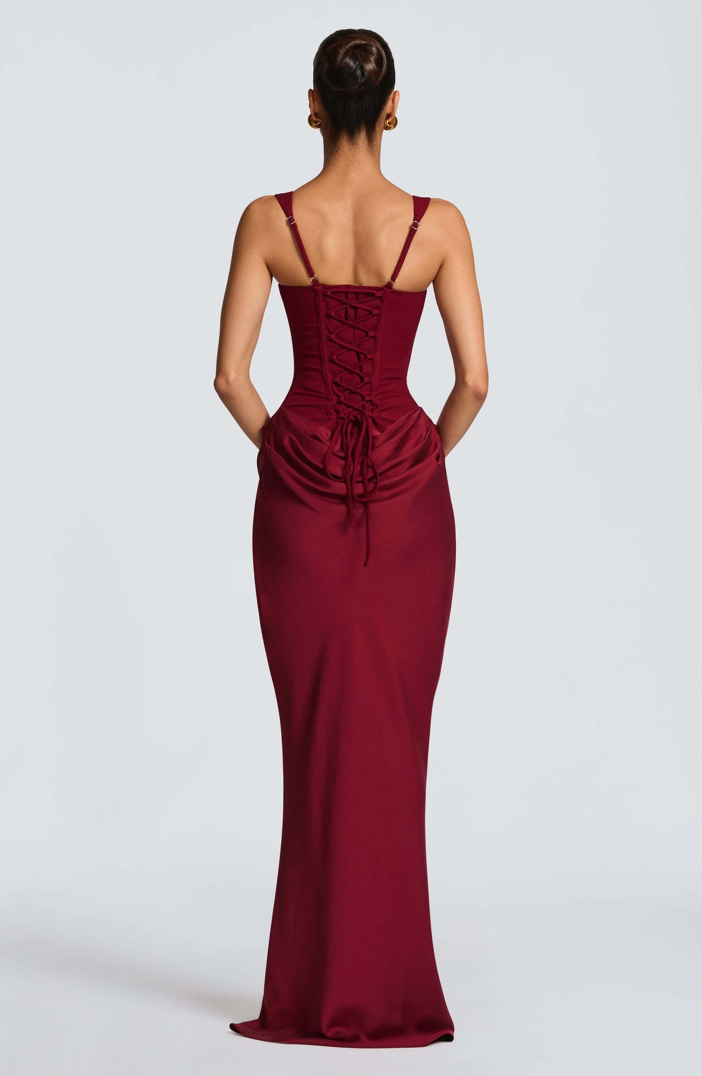 Elira | Vestido maxi para mujer sin mangas y corte ajustado estilo boda